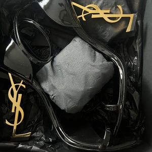 OPYUM SANDALS IN PATENT LEATHER WITH GOLD-TONE HEEL